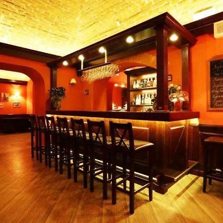 Rynek 6 Retro Pub & Радом