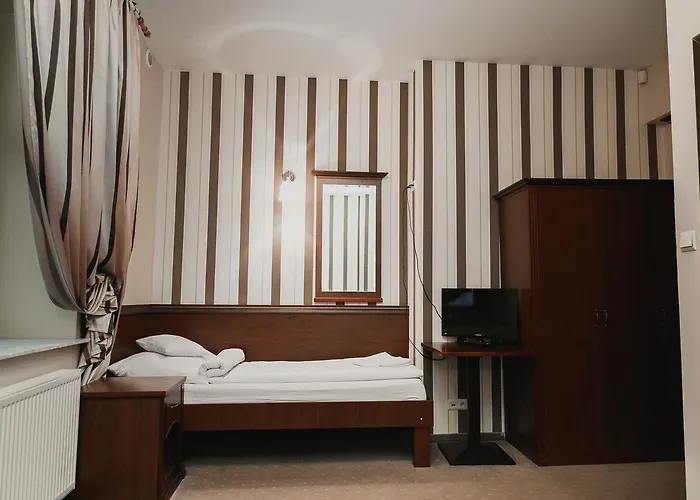 Rynek 6 Retro Pub & *