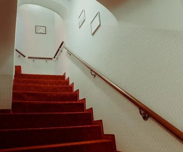 Хостел Rynek 6 Retro Pub &